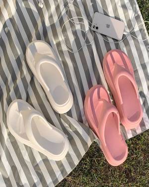 最強に可愛い！今夏ゲットすべきサンダルは【トングサンダル】が正解♡