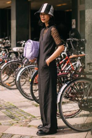 カラーを使って夏顔に！ポーンウィカ・シュピーカーのコーデ集【今、気になるファッションアイコン】