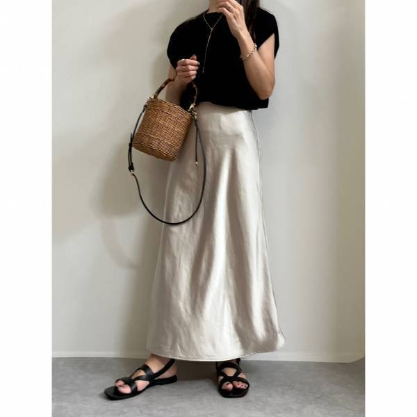 《SNSでも話題》この安さは「買い」一択！【GU】「高見え」すぎると大絶賛の”サテンロングスカート”