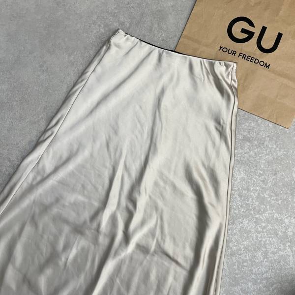 《SNSでも話題》この安さは「買い」一択！【GU】「高見え」すぎると大絶賛の”サテンロングスカート”