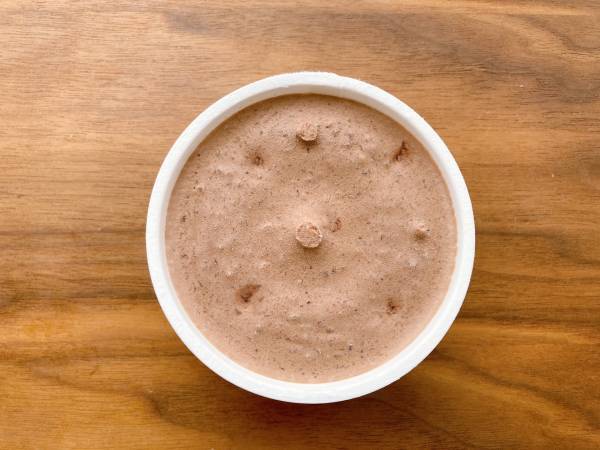 シャリシャリ食感＆とろ～りソースが贅沢すぎるよ…！【セブンイレブン】本格派『チョコレート氷』はパクパク食べられちゃう！