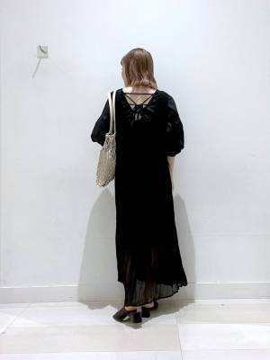 後ろ姿まで可愛い♡♡【ローリーズファーム】トップス、ワンピetc.「おしゃれアイテム」