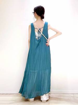 後ろ姿まで可愛い♡♡【ローリーズファーム】トップス、ワンピetc.「おしゃれアイテム」