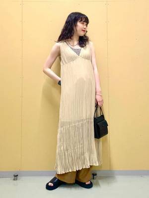 めっちゃタイプかも♡【ローリーズファーム】暑い日もサラッと快適！「ノースリワンピ」