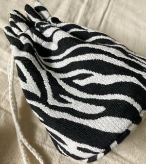 え！バッグが「417円」って本当！？【SHEIN】トレンドの『アニマル柄バッグ』が「激安」すぎる