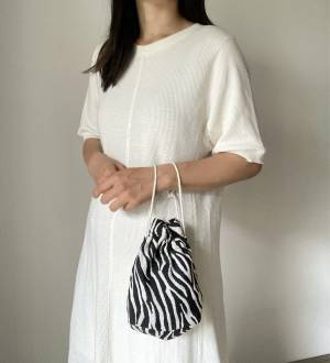 え！バッグが「417円」って本当！？【SHEIN】トレンドの『アニマル柄バッグ』が「激安」すぎる