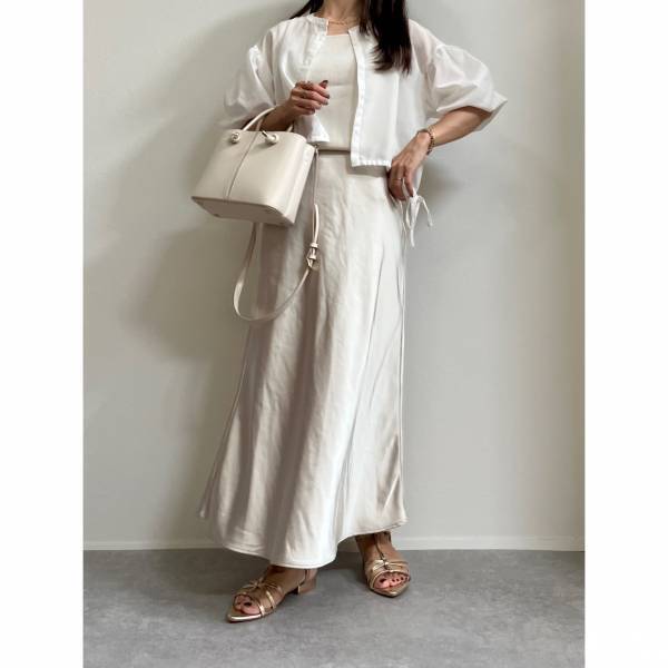 ＜コレは期待以上…！＞【GU】めちゃ「高見え」と人気の”サテンロングスカート”着回し力もバツグンすぎる！