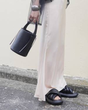 SNSで話題沸騰中！！【GU】感動のコスパ♡「ブラックサンダル」とは？