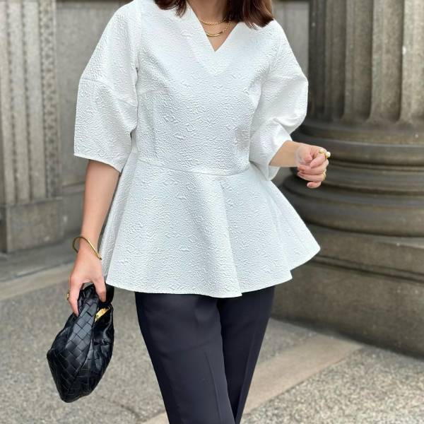 オシャレの必需品！ 【ホワイトトップス】でスタイルを引き立てる