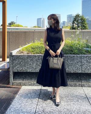 やっぱ『モノトーン』一択かも♡ 【ユニクロ】脚長効果も狙える！「大人っぽワンピ」