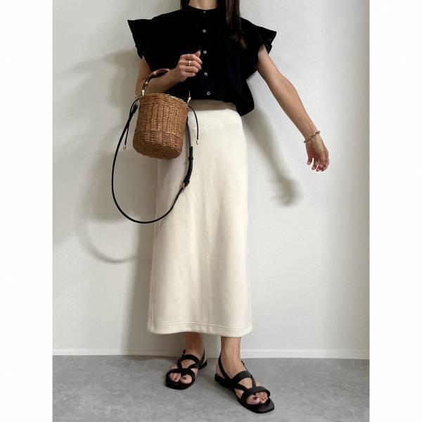 「穿き心地抜群」なのに超「高見え！」【ユニクロ】「シルエット」完璧な“スウェットスカート”コーデ集