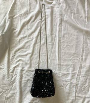 『な、なんと837円』「激安なのに高クオリティ」【SHEIN】「夏に映える」“スパンコールバッグ”がカワイイ