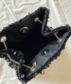 『な、なんと837円』「激安なのに高クオリティ」【SHEIN】「夏に映える」“スパンコールバッグ”がカワイイ