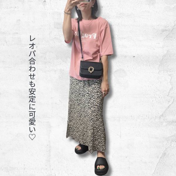 「即買うと決めた」「安定に可愛い♡」の声！【しまむら】何枚あっても困らん！“ロゴT”集