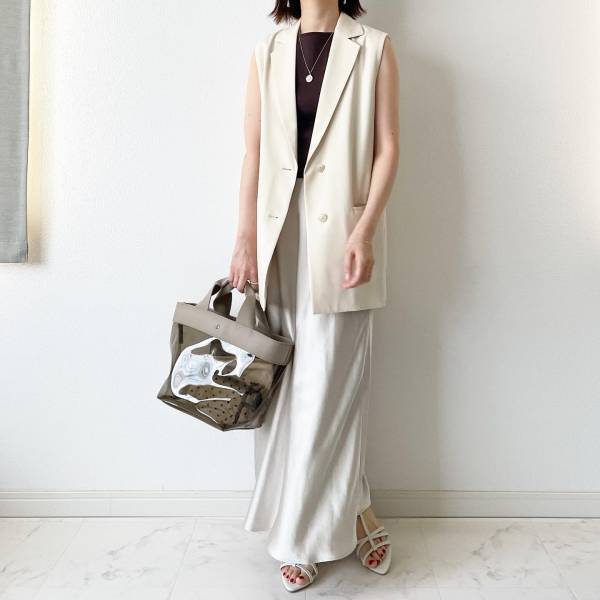 え！「絶対可愛い」♡「綺麗なライン」でスゴッ！【GU】こんなの「欲しかった」“サテンスカート”紹介