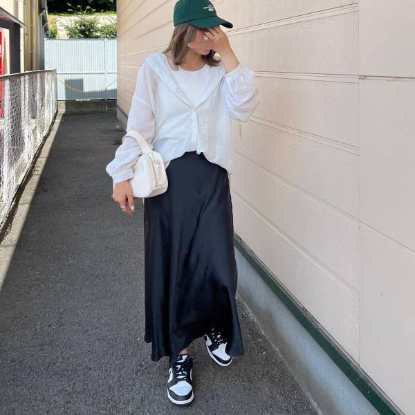 え！「絶対可愛い」♡「綺麗なライン」でスゴッ！【GU】こんなの「欲しかった」“サテンスカート”紹介