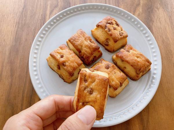 6個185円でこの満足感はコスパ◎【ファミリーマート】香ばしいキャラメルチョコチップでやみつき！《生スコーン》