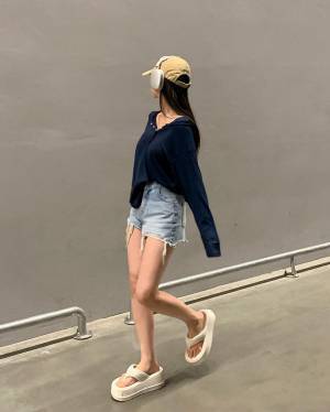 夏の足元は、オンオフ使える【トングサンダル】で決まり！