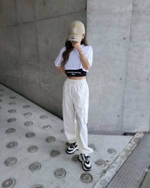 今っぽ可愛いが作れる♡【クロップド丈 × カーゴパンツ】の正解コーデって？