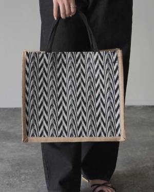 ダサ見えしない！A4サイズがすっぽり入る【大きめバッグ】って？