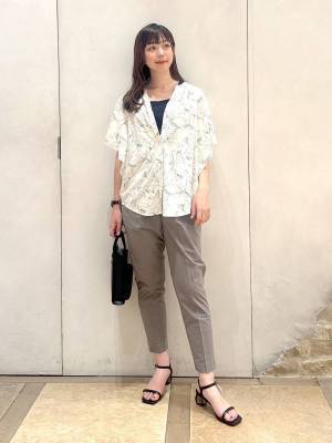 何枚でも欲しい！！【グローバルワーク】二の腕カバーもばっちり◎「半袖ブラウス」