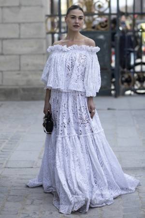 涼感と華やぎを両立！ 「レース」で着映えるサマールック５選【ストリートスナップ】