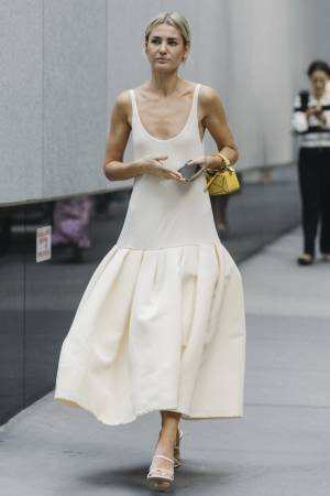 涼しげ「オールホワイト」で華やかオーラを！ 真夏に似合う着こなし５選【ストリートスナップ】