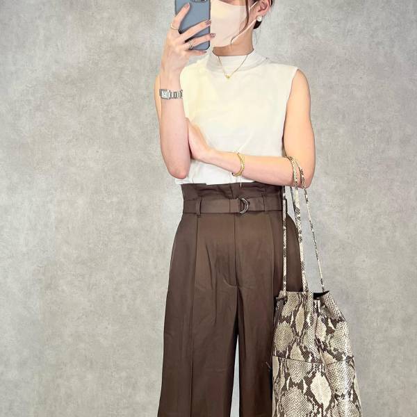 「ハイウエスト」で脚長効果！「大人な配色」で激カワ！【GU】「スッキリ見え」する“高見えボトムス”特集