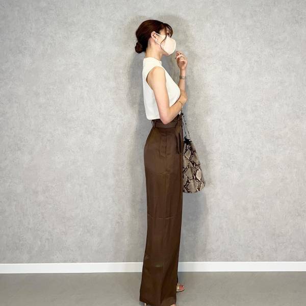 「ハイウエスト」で脚長効果！「大人な配色」で激カワ！【GU】「スッキリ見え」する“高見えボトムス”特集