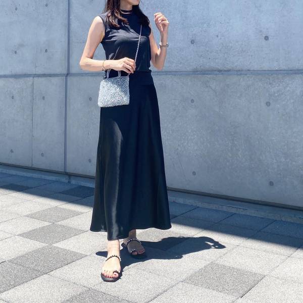 高見えハンパないッ！【GU】秋まで着られる！話題の「サテンスカート」