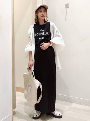 シンプルって最強だわ♡【グローバルワーク】着回し力えっっぐ！「万能黒ロゴT」