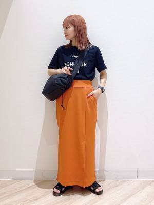 シンプルって最強だわ♡【グローバルワーク】着回し力えっっぐ！「万能黒ロゴT」