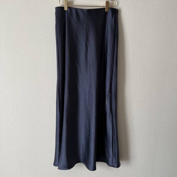 ＜SNSで高見えだと話題＞【GU】「楽に穿ける」のに「簡単にキマる」”話題のスカート”を買ってみた