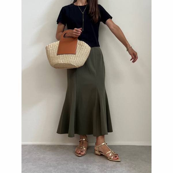 ＜買って損なし！＞「穿き心地も抜群」だって！！【GU】「可愛いオリーブ」色の”マーメイドロングスカート”