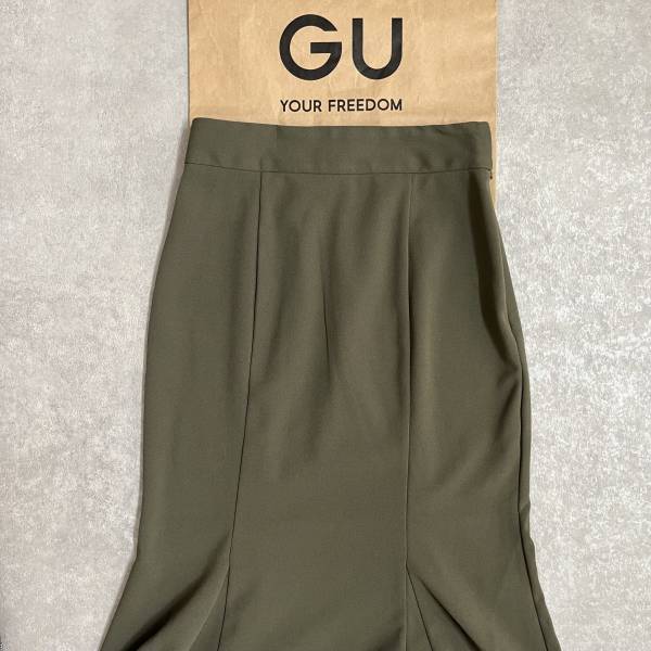 ＜買って損なし！＞「穿き心地も抜群」だって！！【GU】「可愛いオリーブ」色の”マーメイドロングスカート”