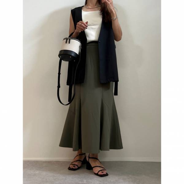 ＜買って損なし！＞「穿き心地も抜群」だって！！【GU】「可愛いオリーブ」色の”マーメイドロングスカート”