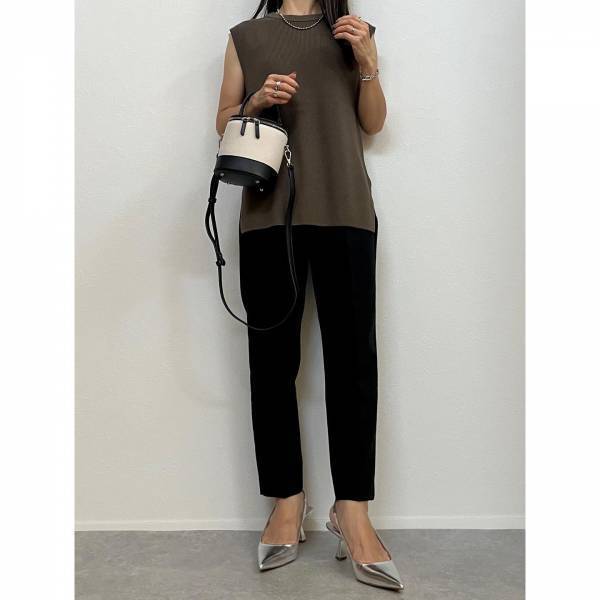 「オリーブ」色が大人気！【GU】初秋まで長ーく着られる♡「高見えサマーニット」