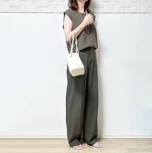 「オリーブ」色が大人気！【GU】初秋まで長ーく着られる♡「高見えサマーニット」