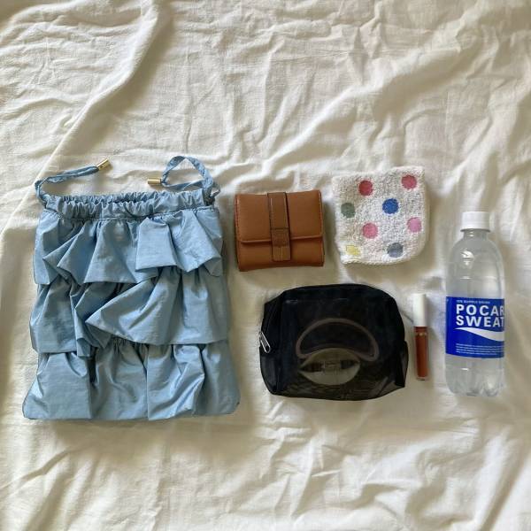 《水色》が「乙女心をくすぐる」可愛さ♡♡【しまむら】「優秀」すぎる”巾着ポーチ”