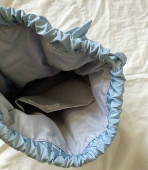 《水色》が「乙女心をくすぐる」可愛さ♡♡【しまむら】「優秀」すぎる”巾着ポーチ”