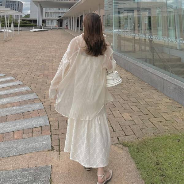 「体型カバー」スゴッ！「大人気」で予約販売！【しまむら】「買ってよかった」！“シアーシャツ”2選