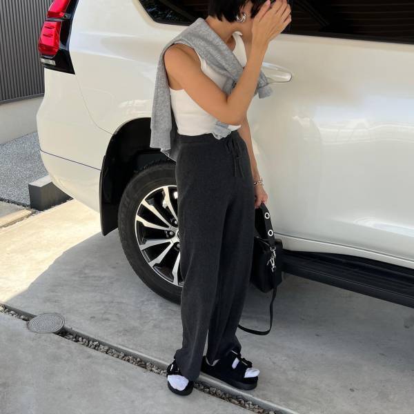 「これイロチ買い案件」でしょ！【ユニクロ】から出た「楽ちん」”優秀ボトムス”をGET