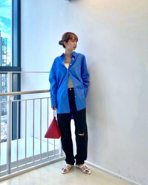 夏に着たい！涼しげな印象をプラスする【ブルーシャツ】