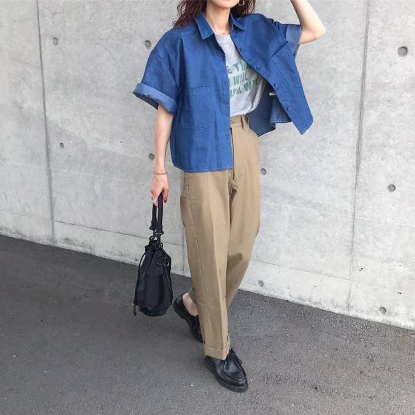 夏に着たい！涼しげな印象をプラスする【ブルーシャツ】