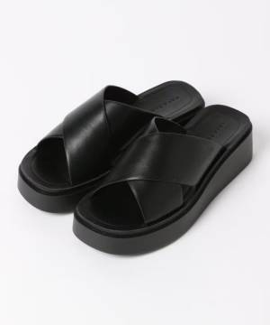 やっぱ黒しか勝たんやろ！！【ローリーズファーム】秋口まで履ける「お買い得シューズ」