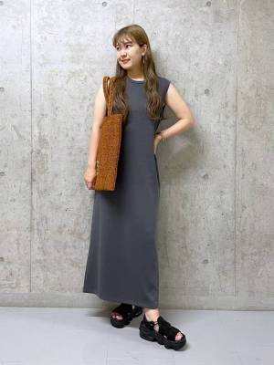 今すぐ【ローリーズファーム】走りたいッ！！ 大人シンプルで使いやすい◎「ノースリワンピ」