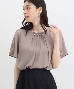 これが【ハニーズ】の本気かッ！！ オンオフ問わず使える♡ 毎日でも着たい「上品ブラウス」