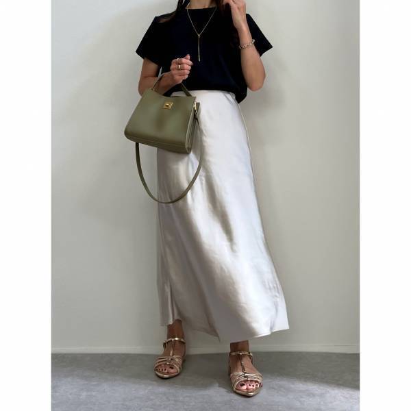 何枚あっても最高…！！【ユニクロ】「秋にも大活躍」”優秀Tシャツ”の着回し術