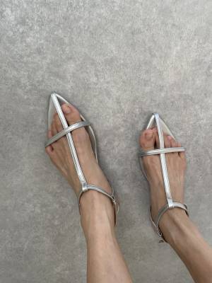 足元キレイ＆華奢見えなの見つけた！【menue】「可愛くて一目惚れ」”シルバーサンダル”をGET