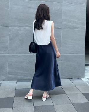 「お洒落さんがみんなチェックしてる」って知ってた！？【GU】なめらか上品な”サテンスカート””